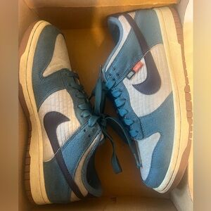 Nike Dunks LOW SE (GS) 5.5Y blue and white brown.